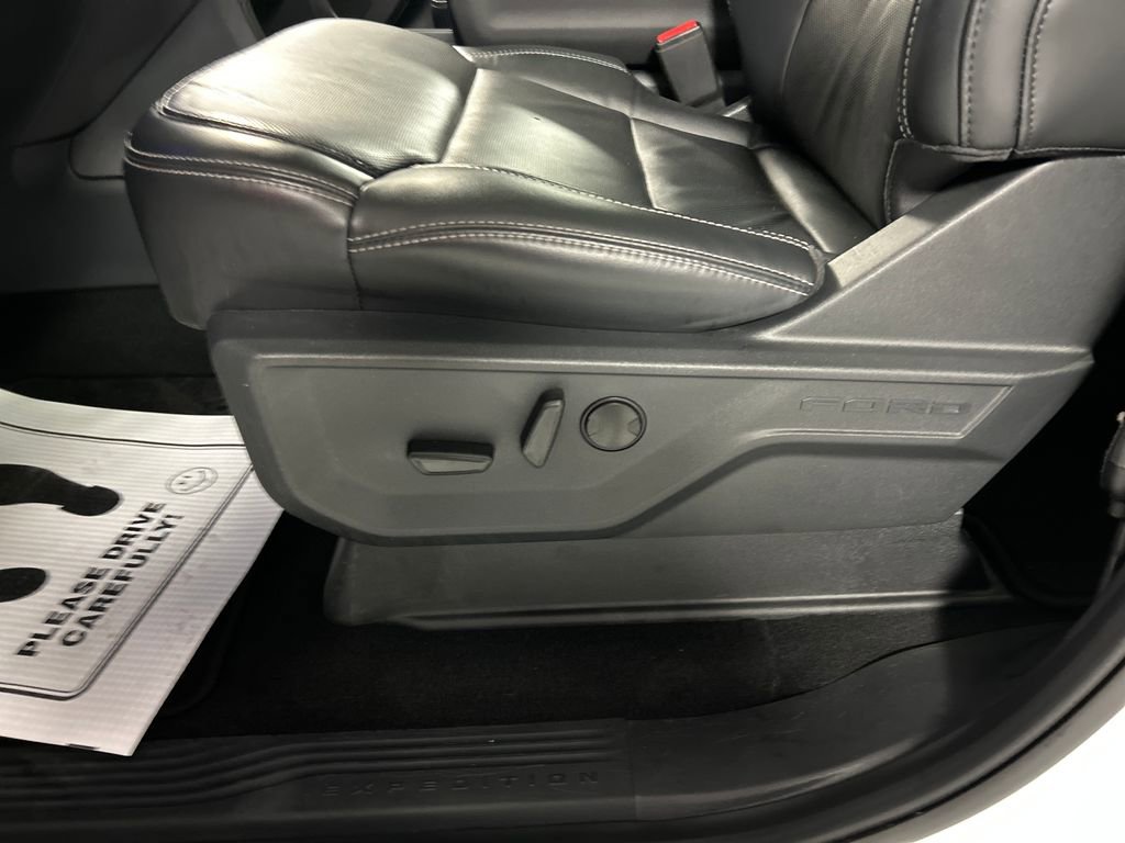 Used 2025 Ford Expedition Max Platinum AWD/4WD image 13