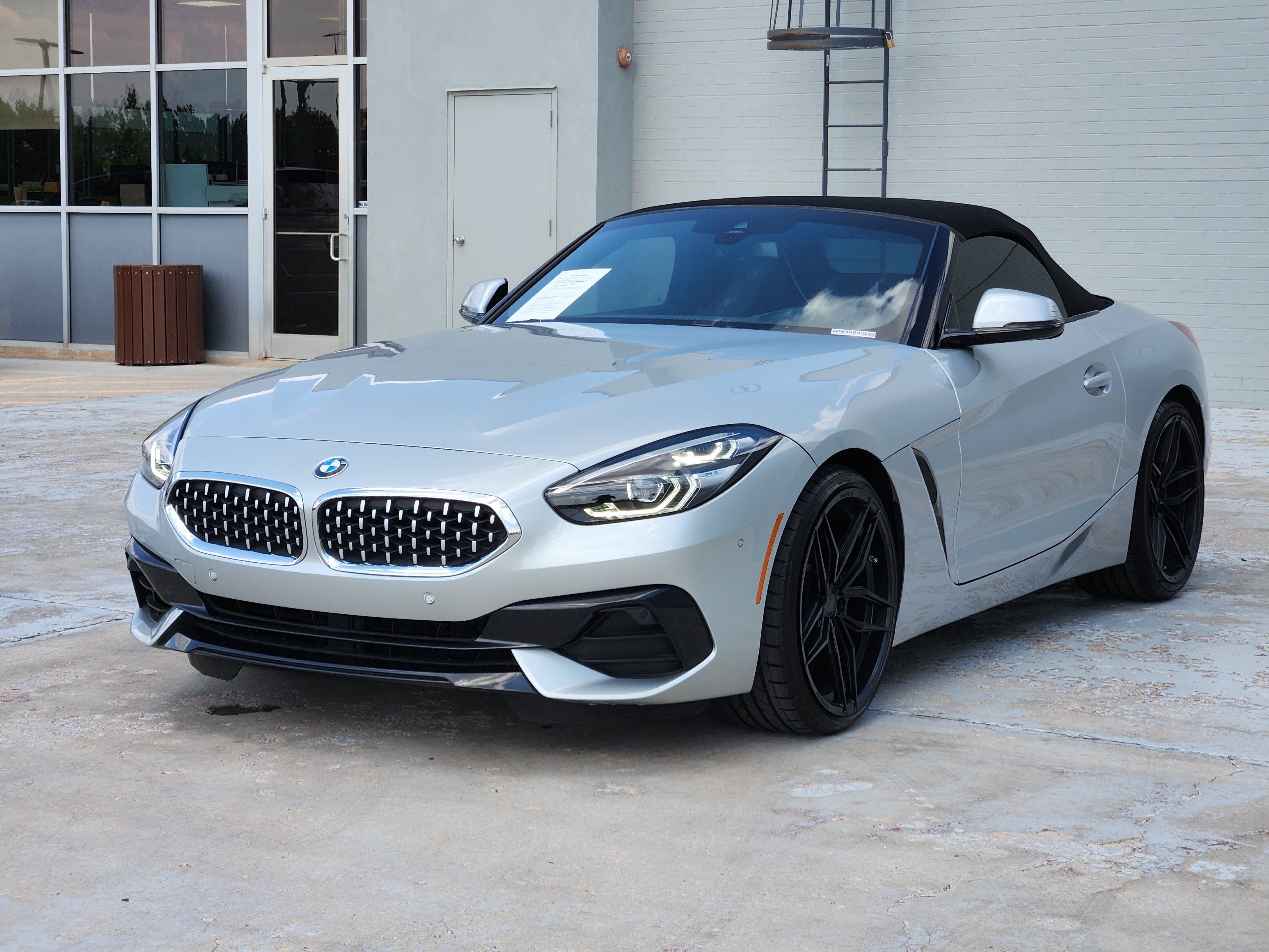 Used 2019 BMW Z4 sDrive30i w/ Executive Package RWD image 3