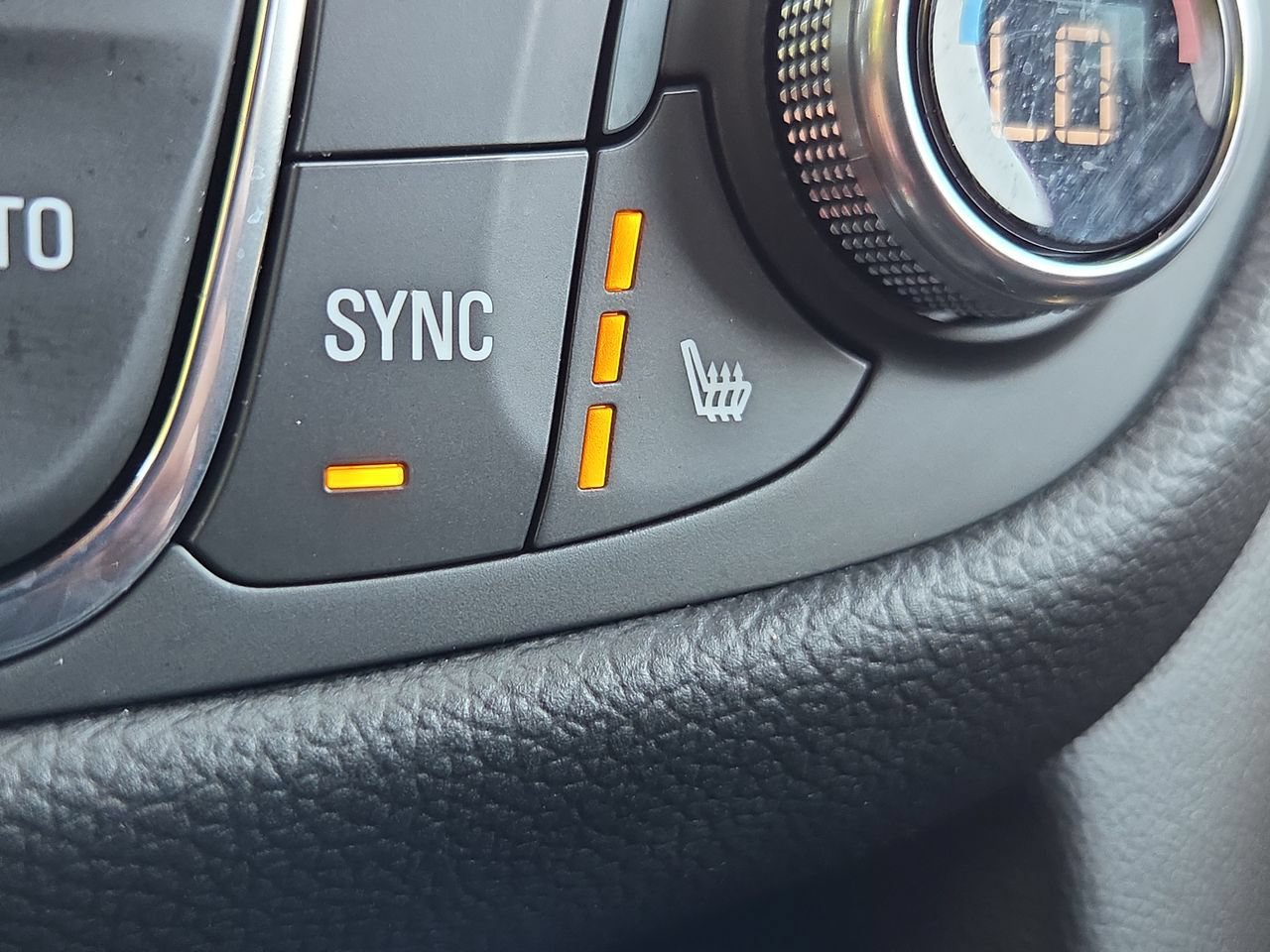 Used 2022 Chevrolet Equinox RS w/ Infotainment Package FWD image 40