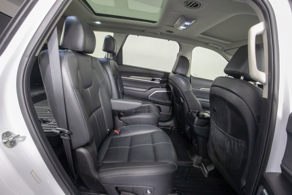 Used 2021 Kia Telluride SX w/ Towing Package FWD image 11