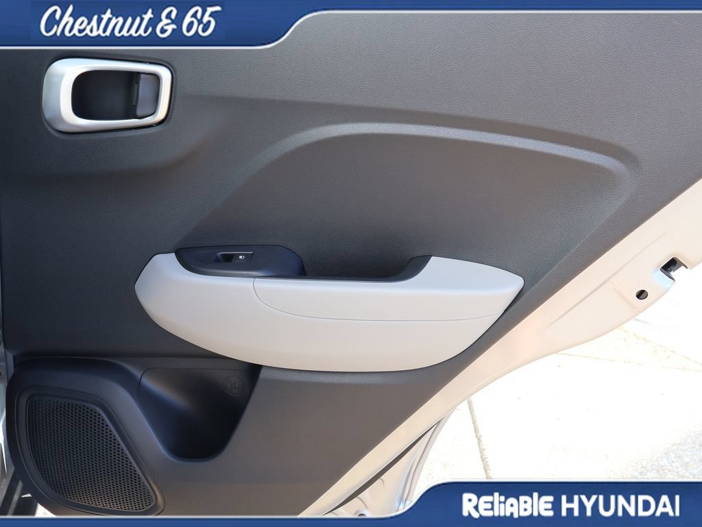 Certified 2025 Hyundai Venue SEL FWD image 11