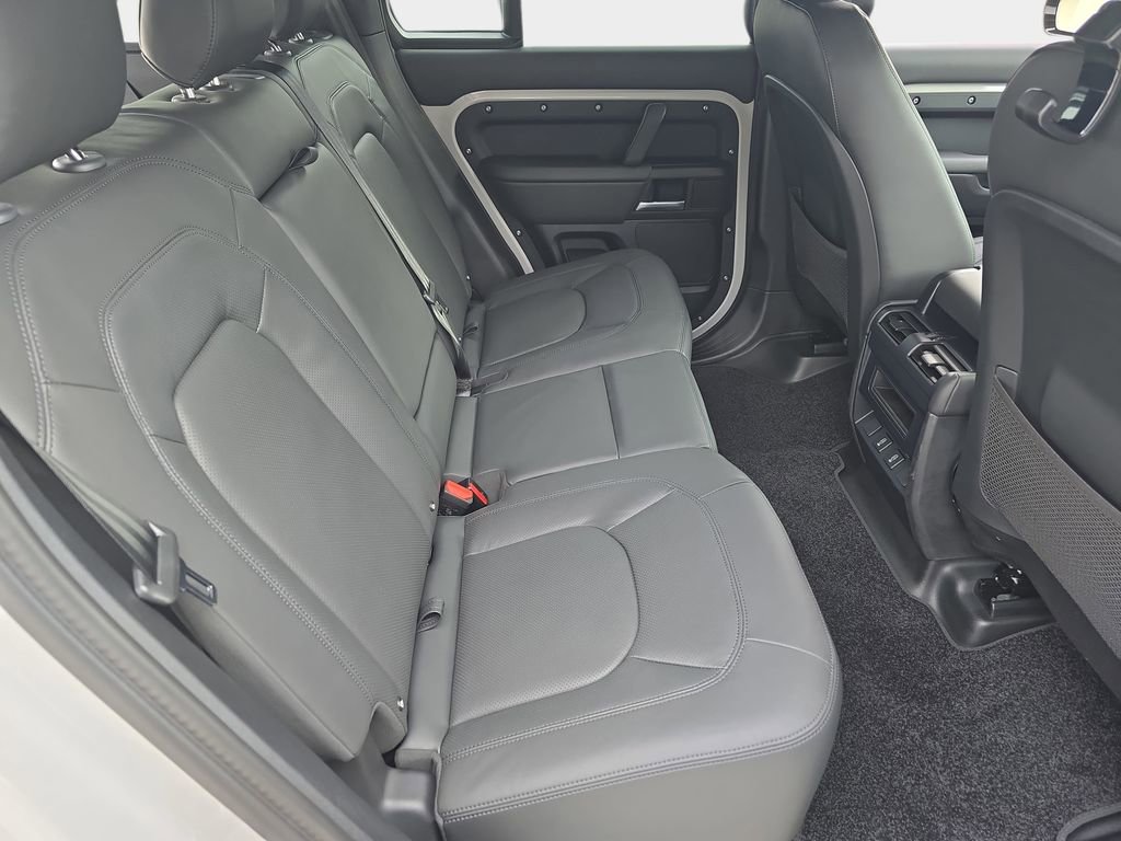 New 2026 Land Rover Defender 110 X-Dynamic SE image 11