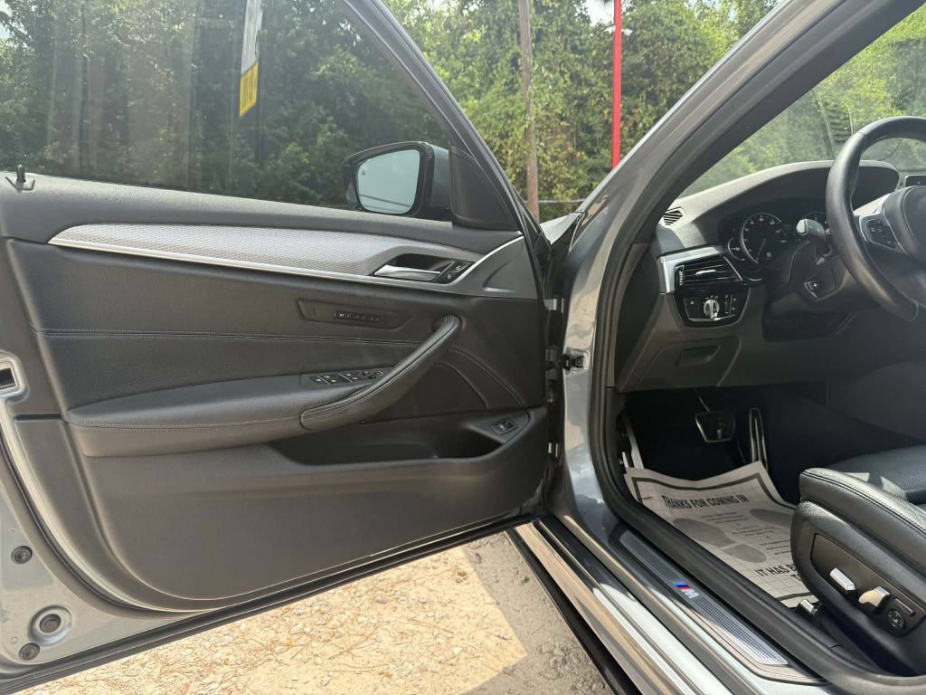 Used 2019 BMW 540i w/ M Sport Package RWD image 9
