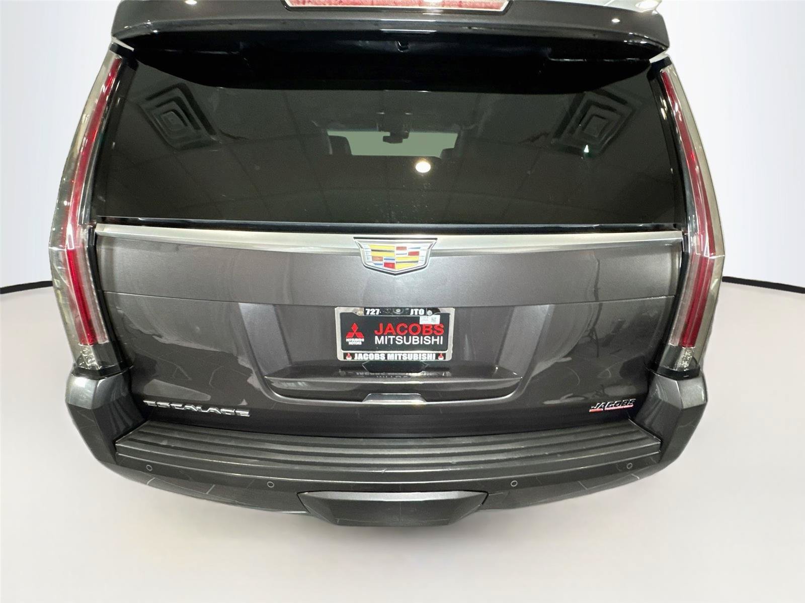Used 2017 Cadillac Escalade Premium Luxury AWD/4WD image 4