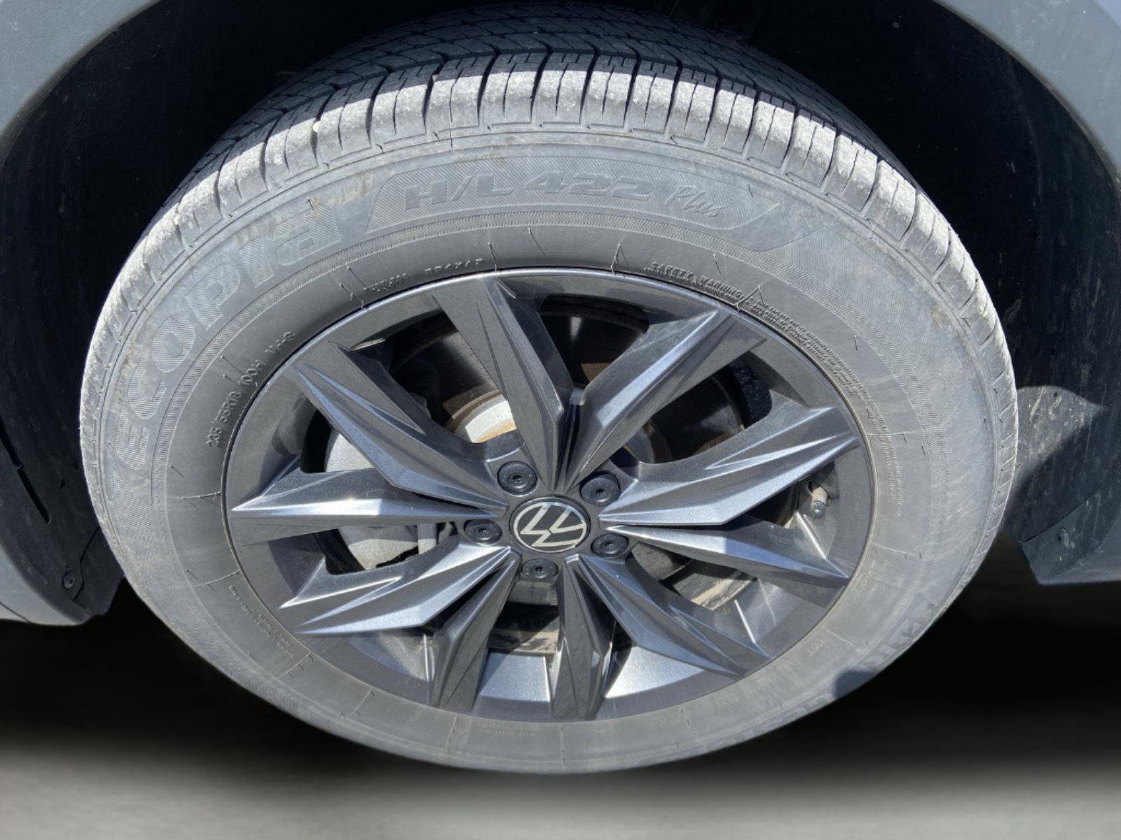Used 2023 Volkswagen Tiguan SE AWD/4WD image 36