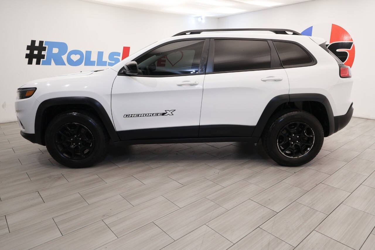 Used 2022 Jeep Cherokee Latitude AWD/4WD image 2