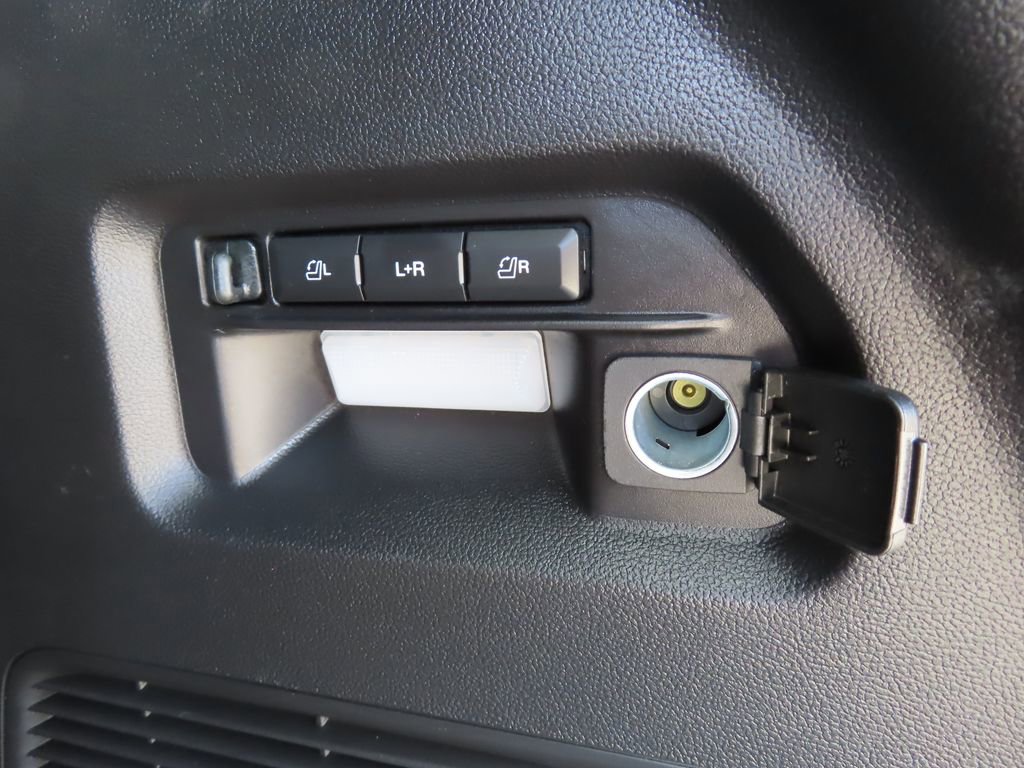 Used 2023 Ford Explorer Platinum w/ Technology Package AWD/4WD image 21