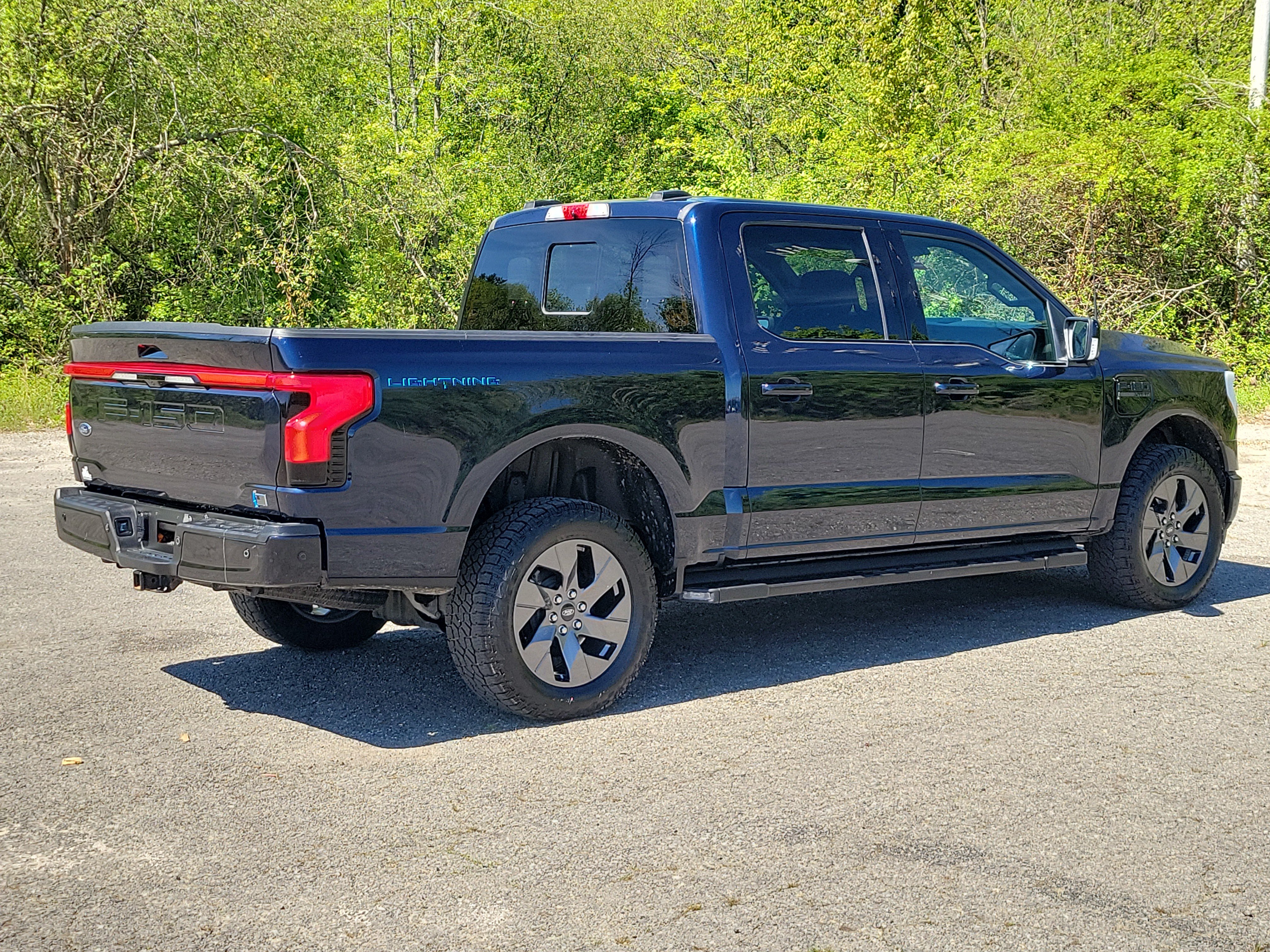 Used 2023 Ford F150 Lightning Lariat AWD/4WD image 5