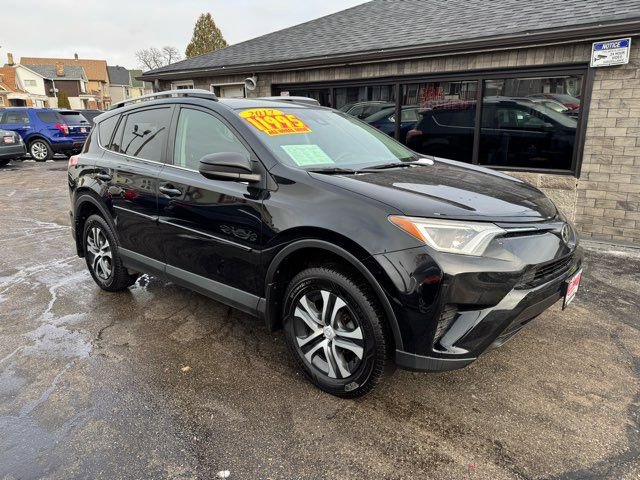 Used 2017 Toyota RAV4 LE AWD/4WD image 1