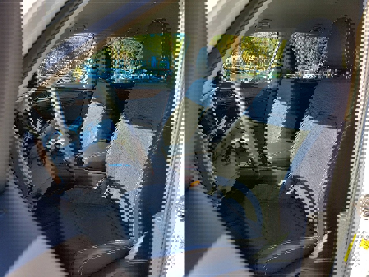 Used 2025 Volkswagen Atlas SE image 17