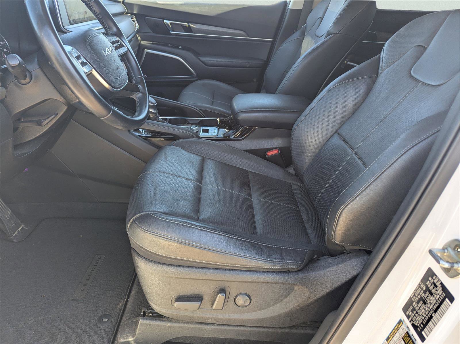 Used 2022 Kia Telluride EX w/ EX Premium Package image 18