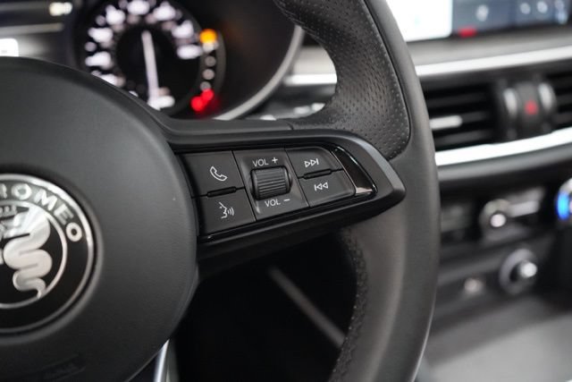 Used 2023 Alfa Romeo Stelvio Ti AWD/4WD image 22