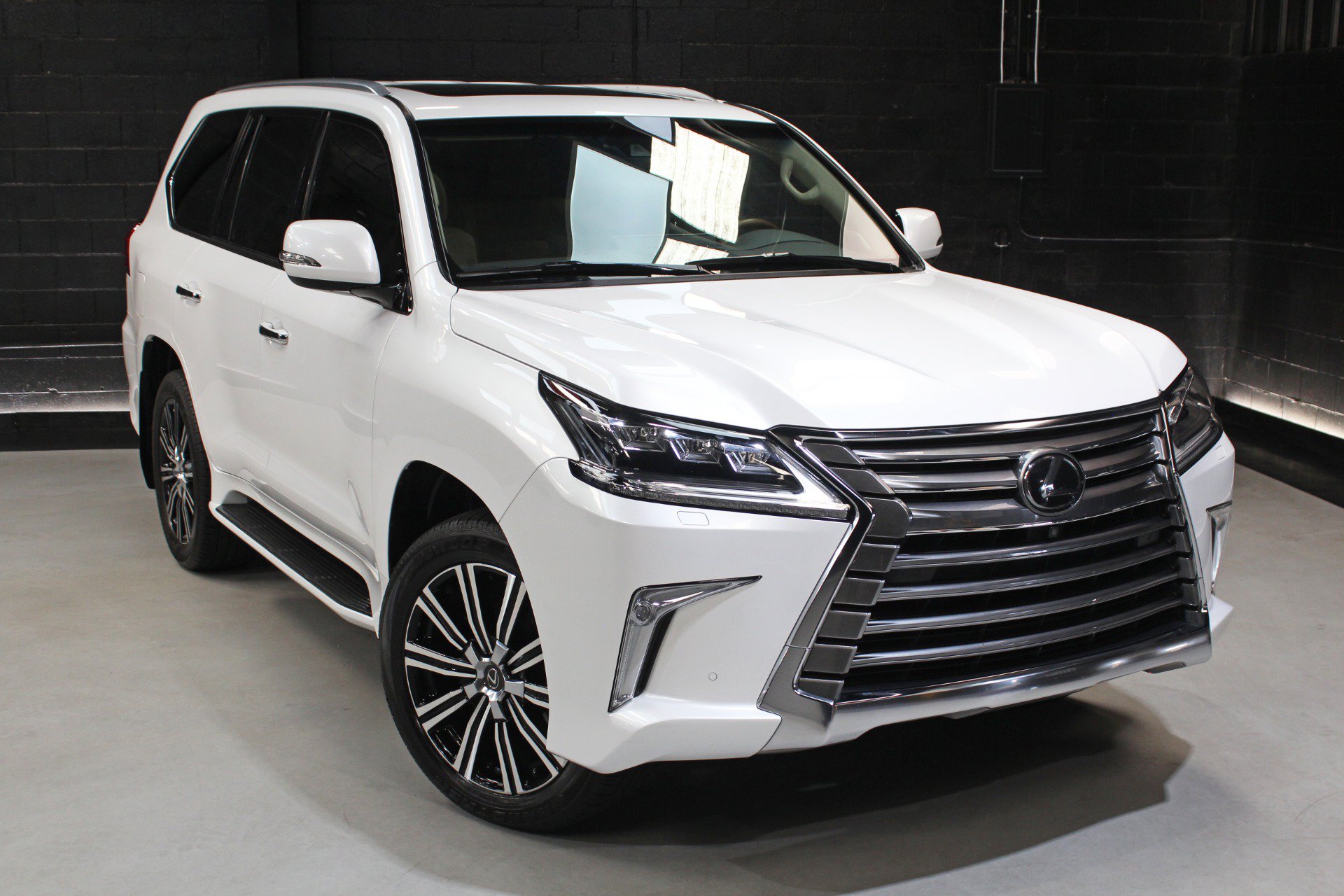 Used 2021 Lexus LX 570 4WD w/ Luxury Package image 8