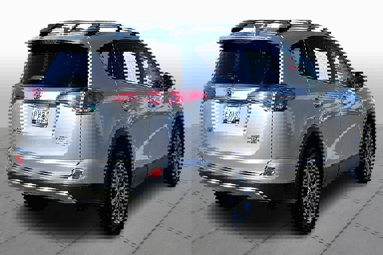 Used 2018 Toyota RAV4 Limited w/ Advanced Technology Package image 12