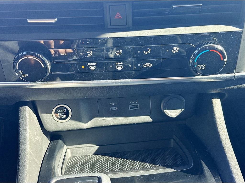 Used 2023 Nissan Rogue S image 14