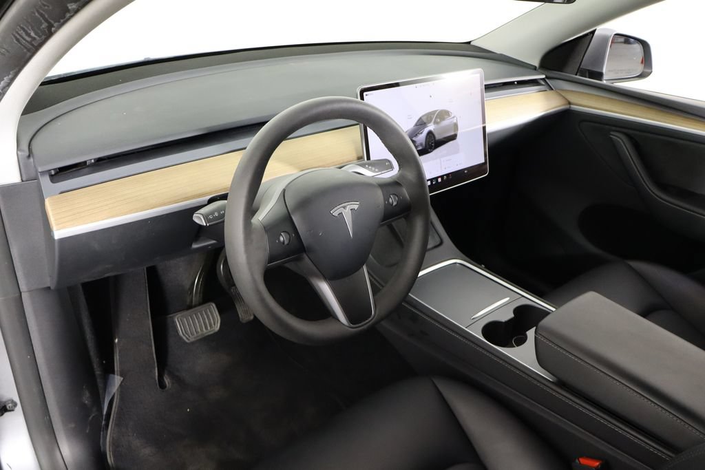 Used 2024 Tesla Model Y Long Range AWD/4WD image 22