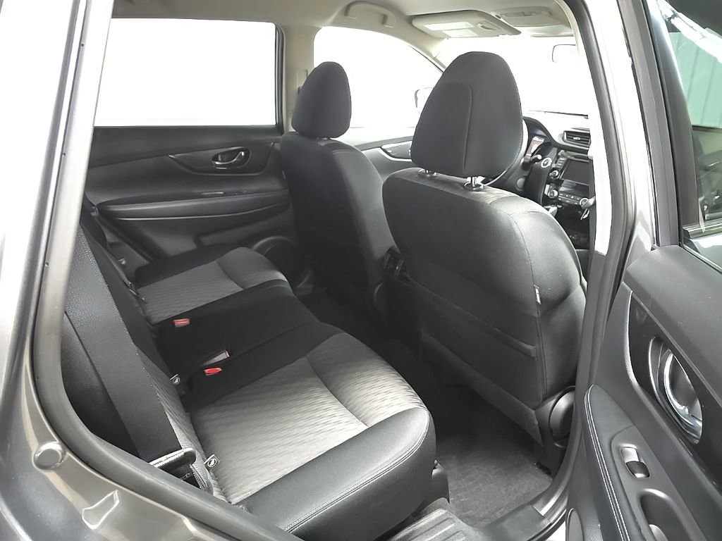 Used 2020 Nissan Rogue SV image 17