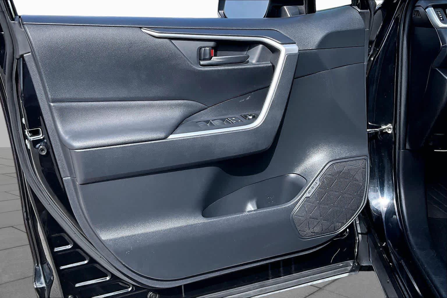 Used 2019 Toyota RAV4 LE w/ Carpet Mat Package FWD image 22