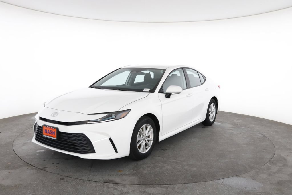 Used 2025 Toyota Camry LE FWD image 5