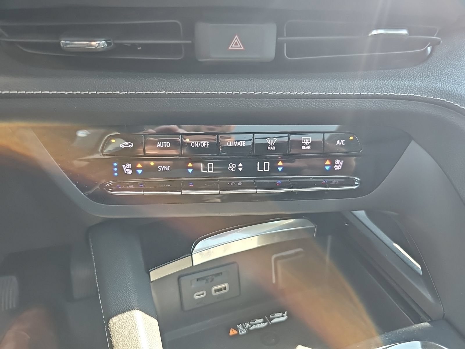 Used 2021 Buick Envision Avenir AWD/4WD image 18