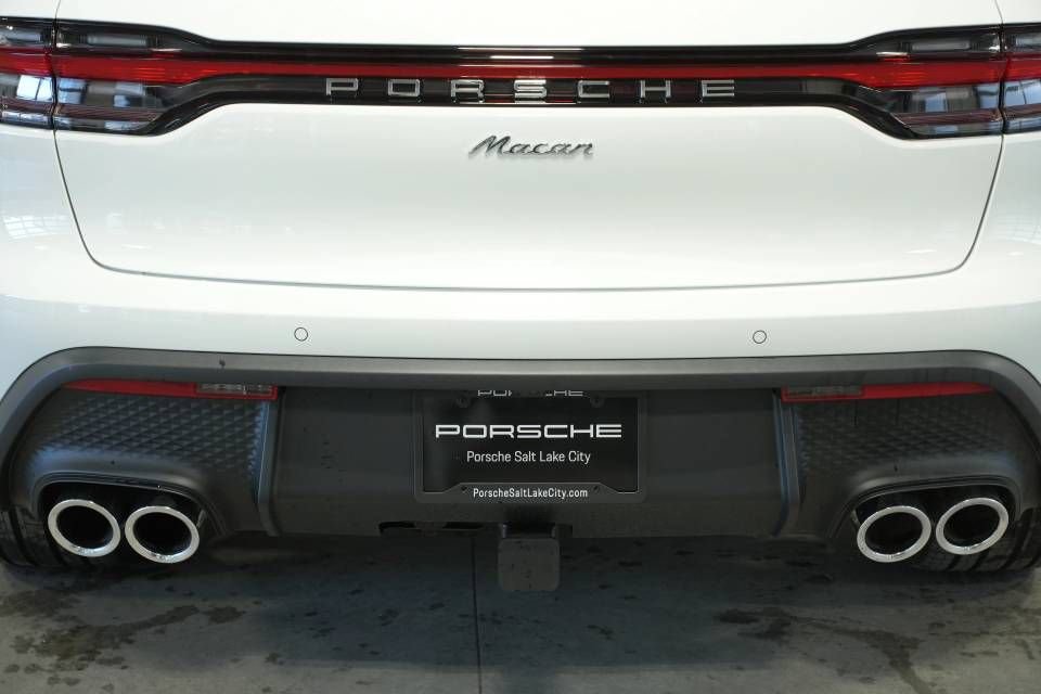 Certified 2026 Porsche Macan AWD/4WD image 37