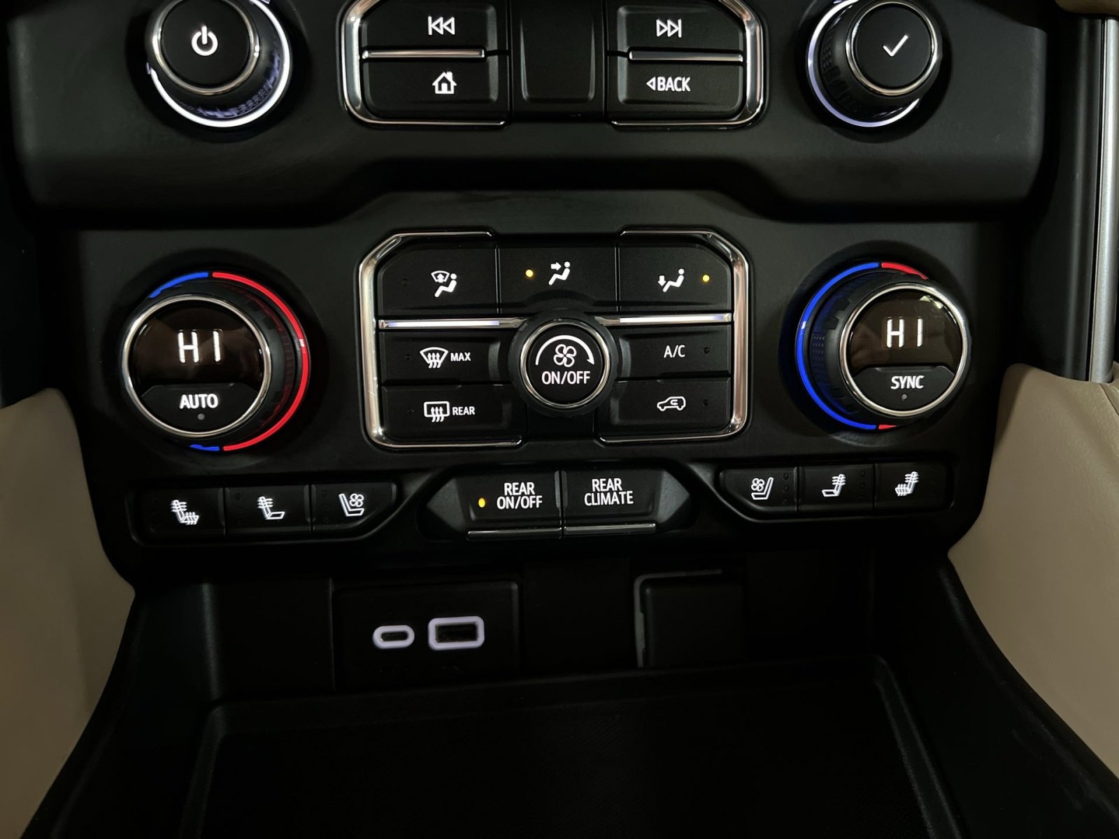 Used 2021 Chevrolet Tahoe Premier w/ Premium Package image 21