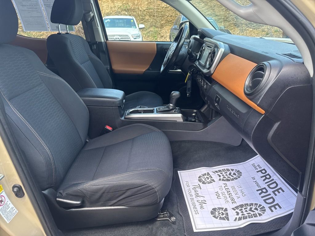 Used 2016 Toyota Tacoma SR5 w/ SR5 Appearance Package (SN) image 12