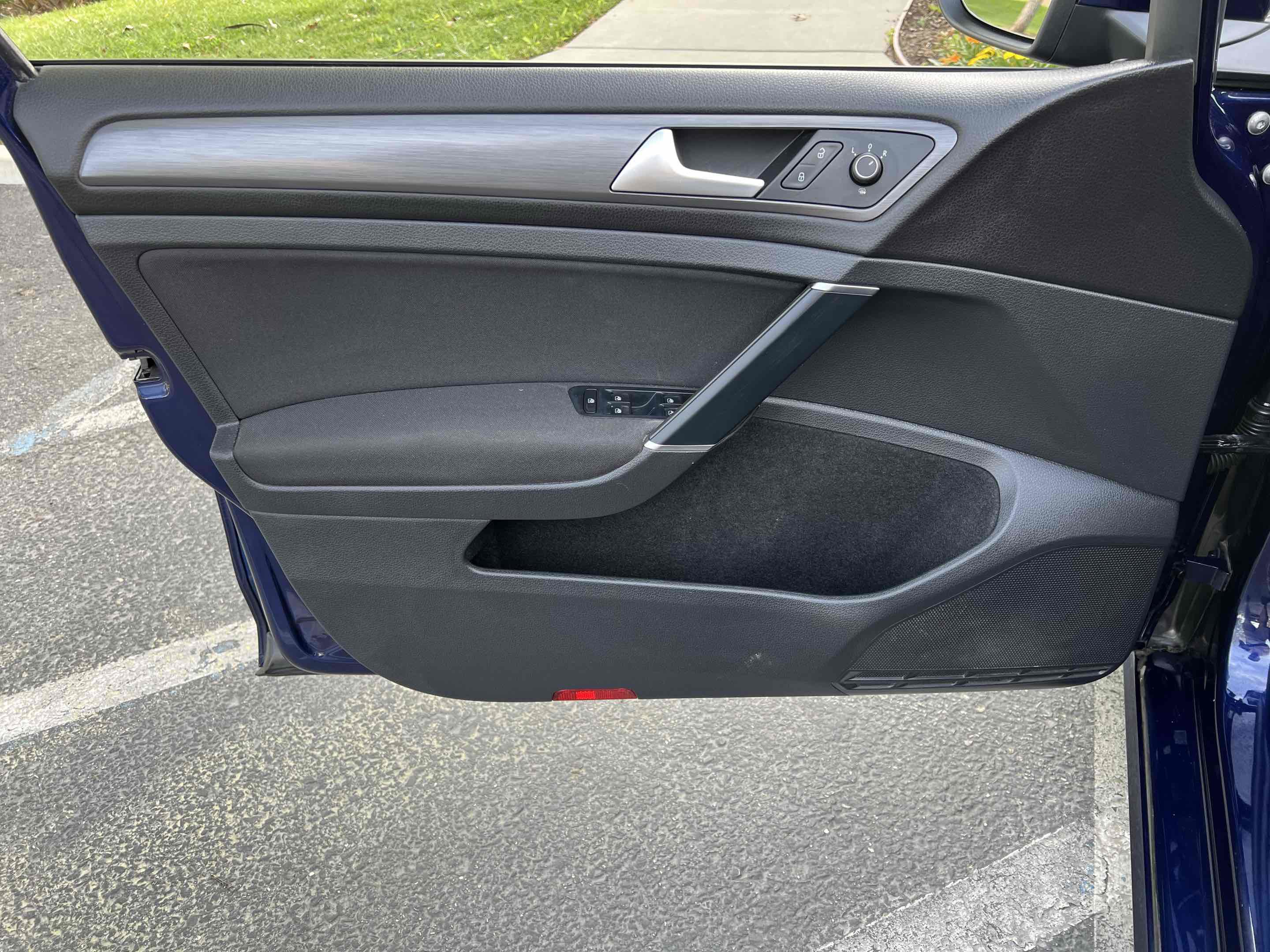 Used 2019 Volkswagen e-Golf SE w/ Driver Assistance Package image 66