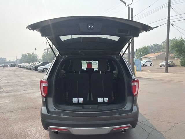Used 2017 Ford Explorer XLT AWD/4WD image 9