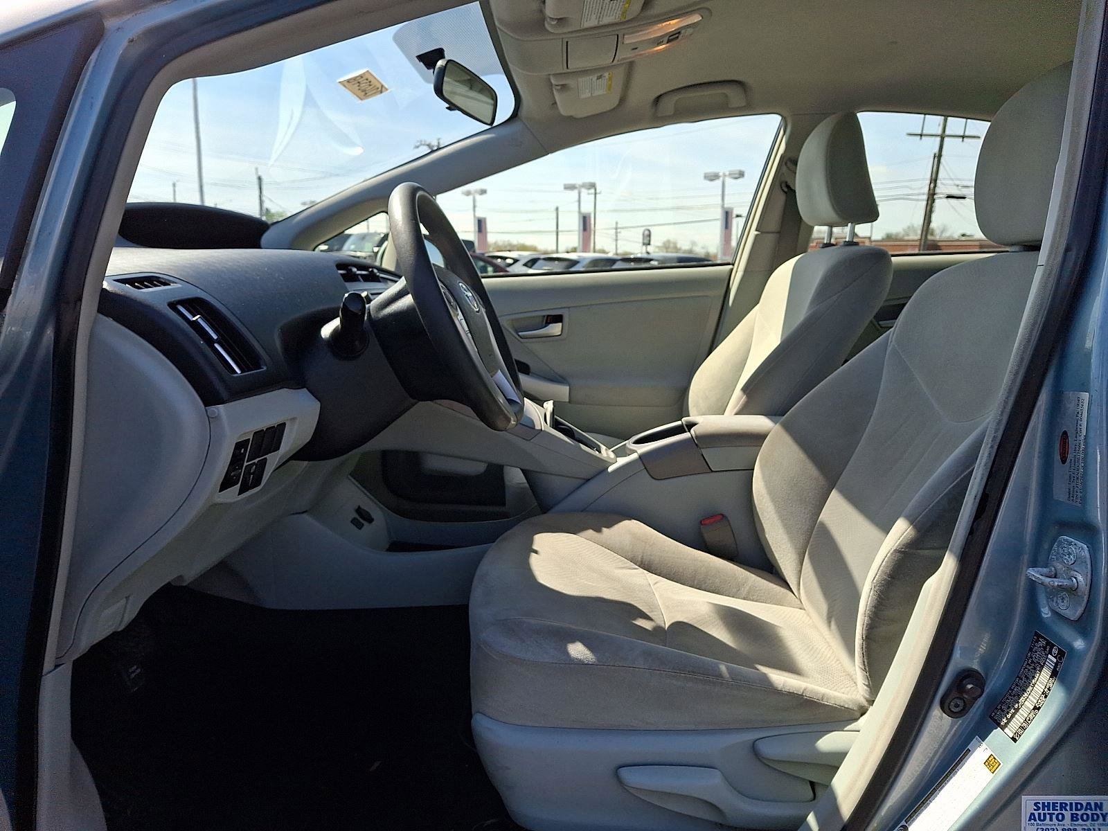 Used 2014 Toyota Prius Two FWD image 10