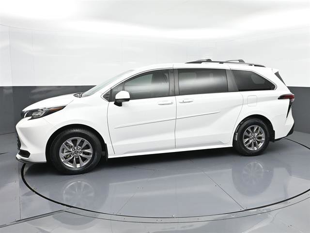 Certified 2022 Toyota Sienna LE FWD image 31