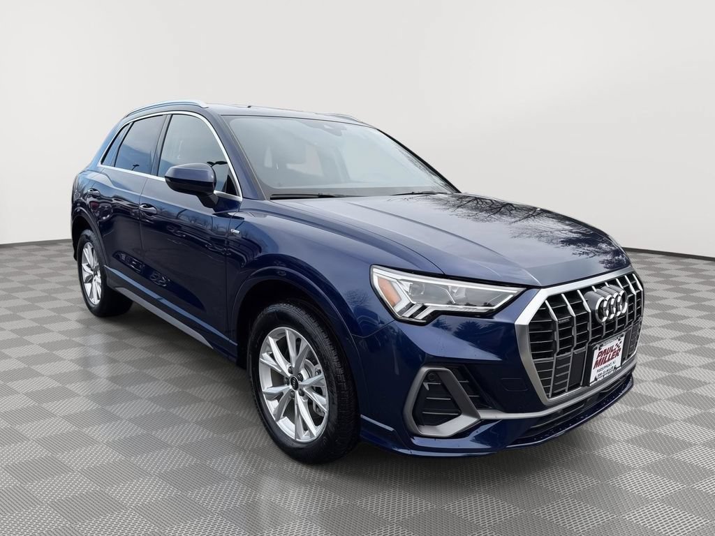 Used 2025 Audi Q3 2.0T Premium Plus w/ Premium Plus Package AWD/4WD image 3