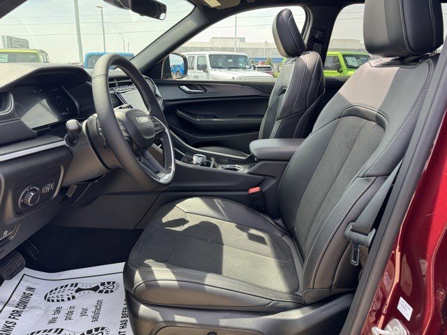 New 2025 Jeep Grand Cherokee L Altitude image 9