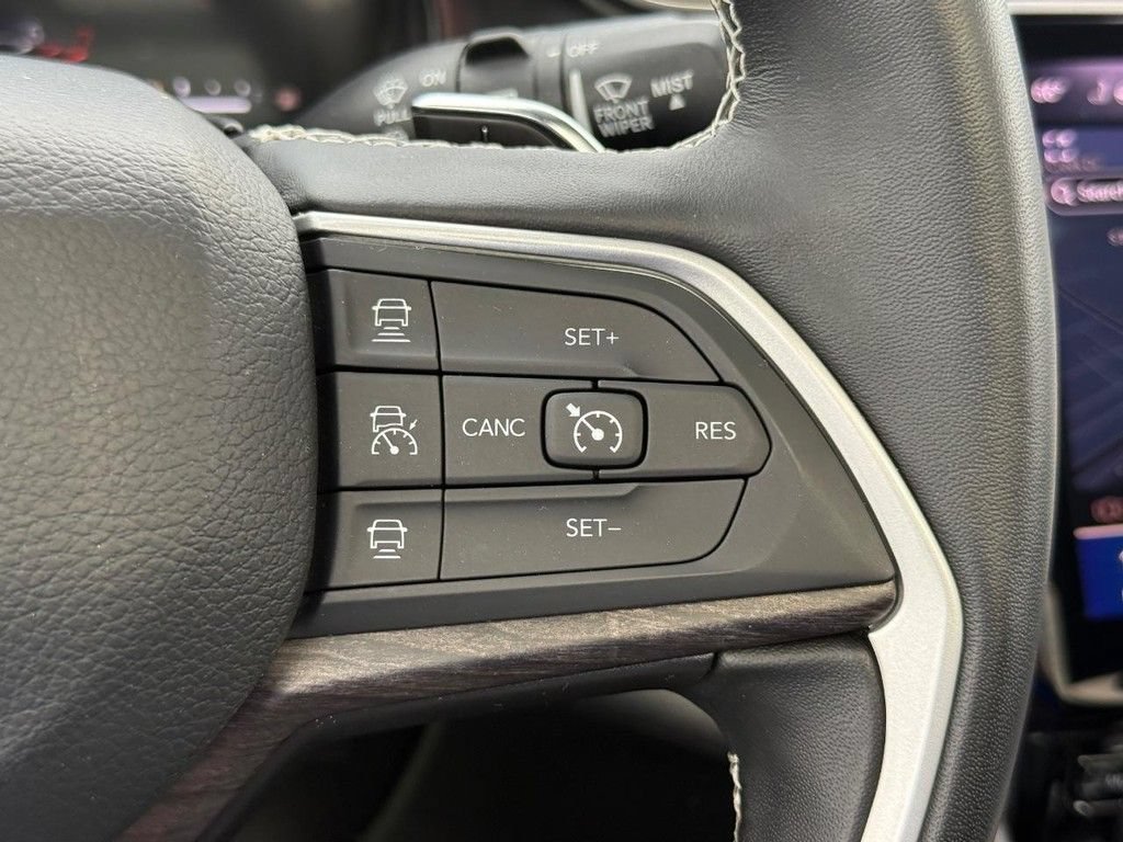 Used 2022 Jeep Grand Cherokee L Limited w/ Trailer Tow Group (B) AWD/4WD image 17