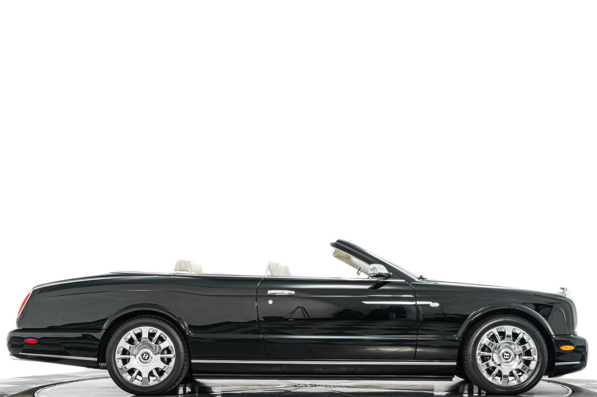 Used 2009 Bentley Azure RWD image 2