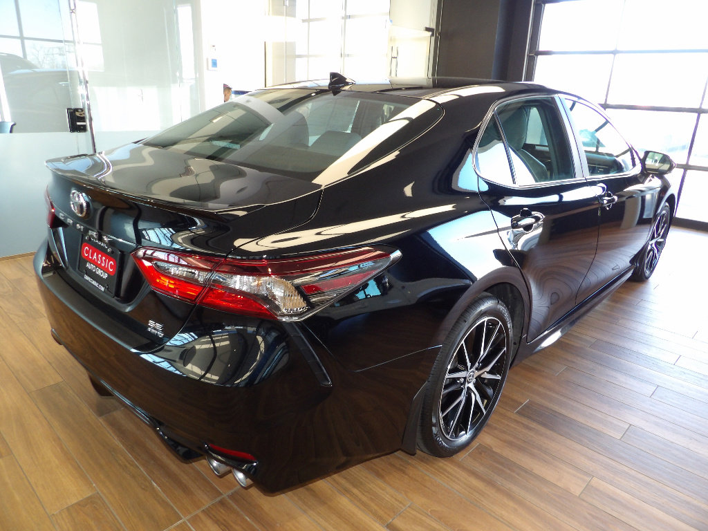 Used 2024 Toyota Camry SE AWD/4WD image 6