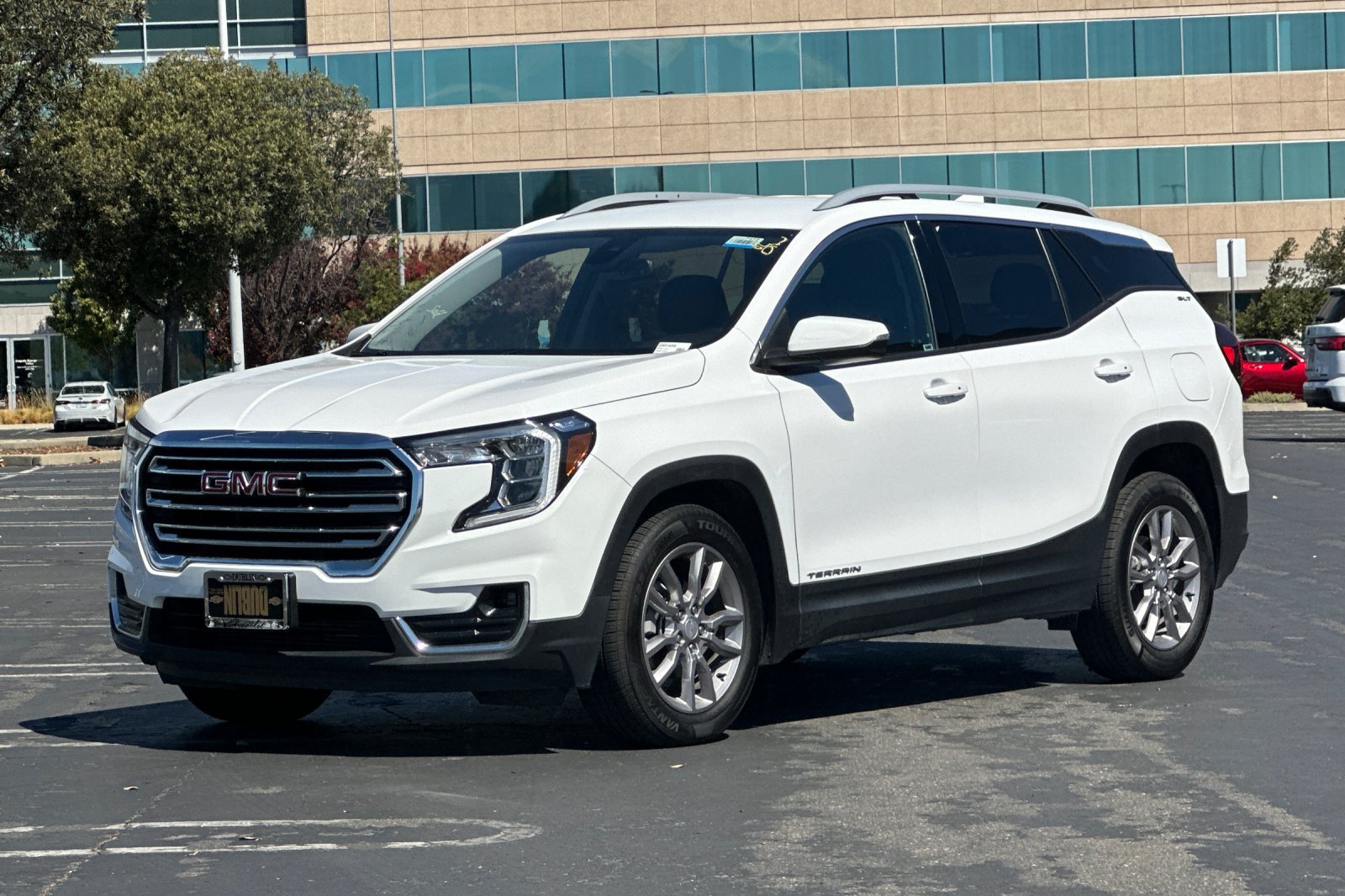 Used 2024 GMC Terrain SLT FWD image 8