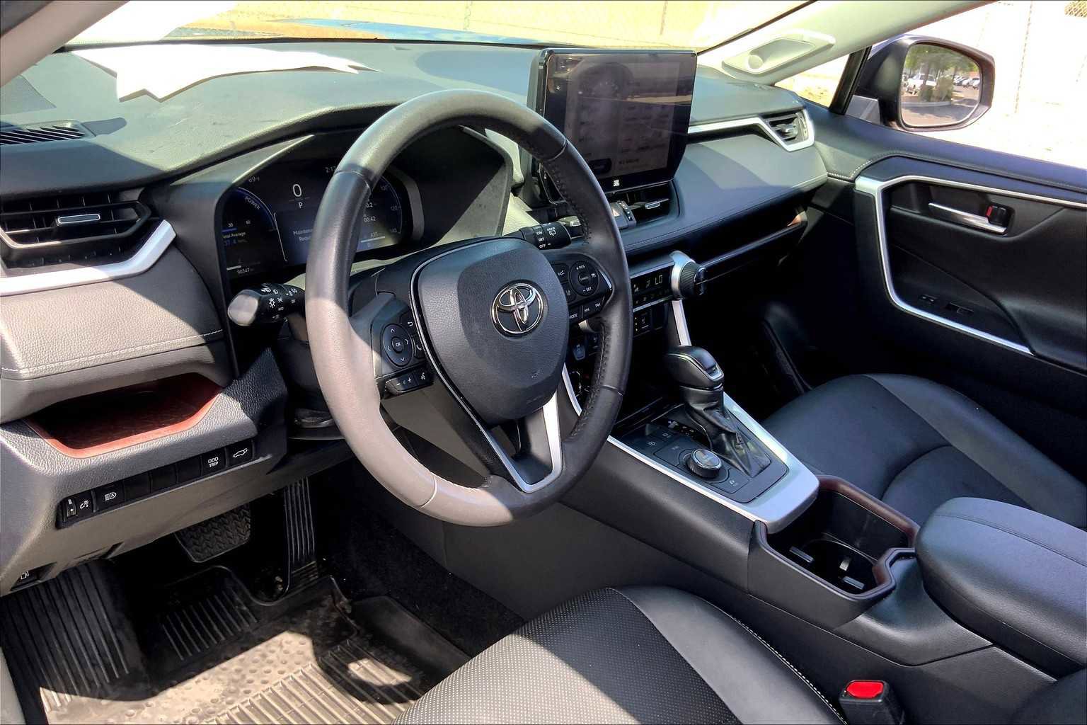Used 2023 Toyota RAV4 Limited image 14