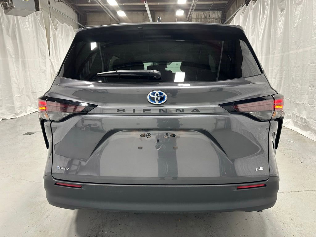 Used 2025 Toyota Sienna LE image 6