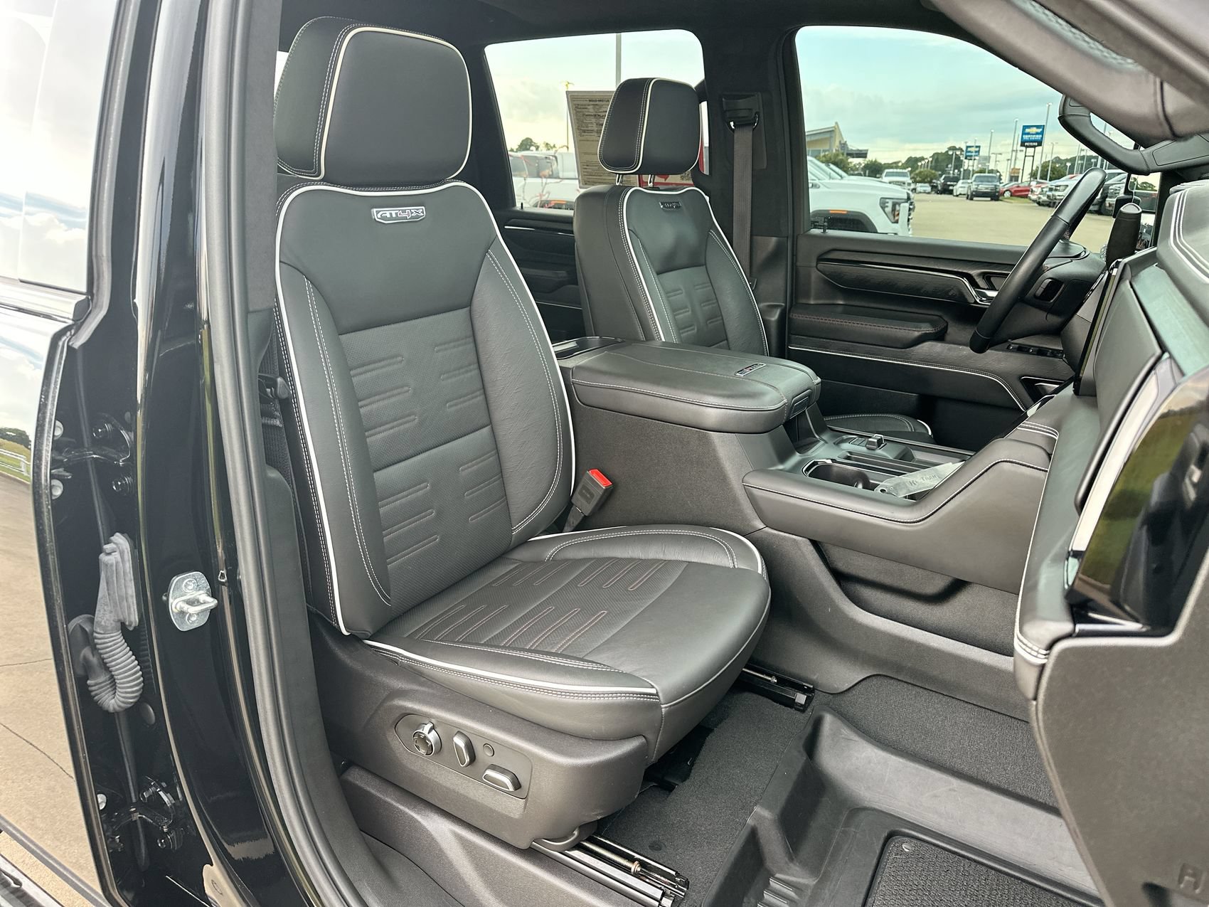 Used 2024 GMC Sierra 2500 AT4X AWD/4WD image 26