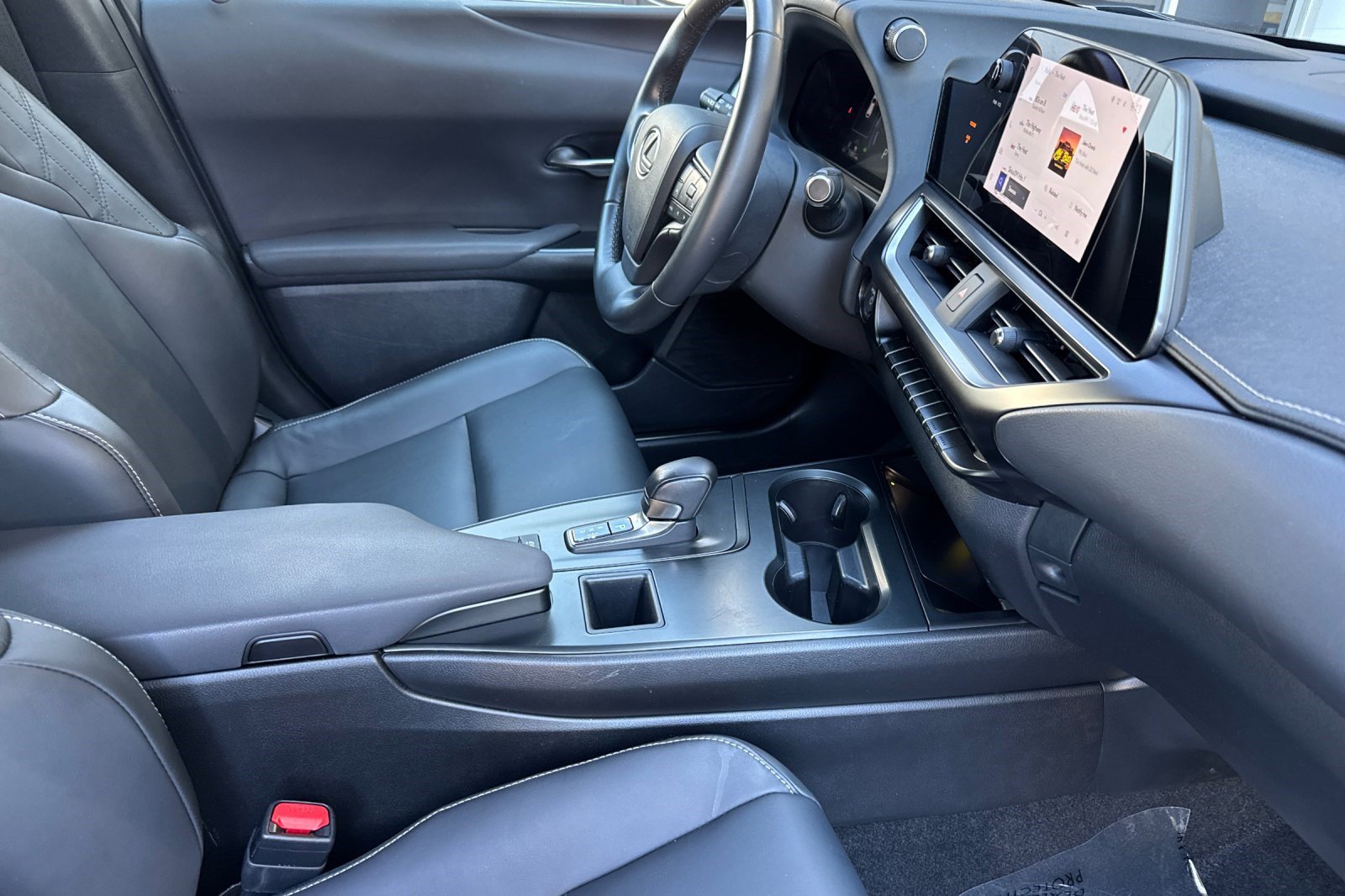 Certified 2025 Lexus UX 300h FWD w/ Accessory Package (Z2) image 20
