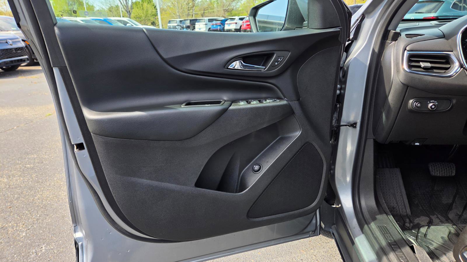 Used 2023 Chevrolet Equinox LT image 17