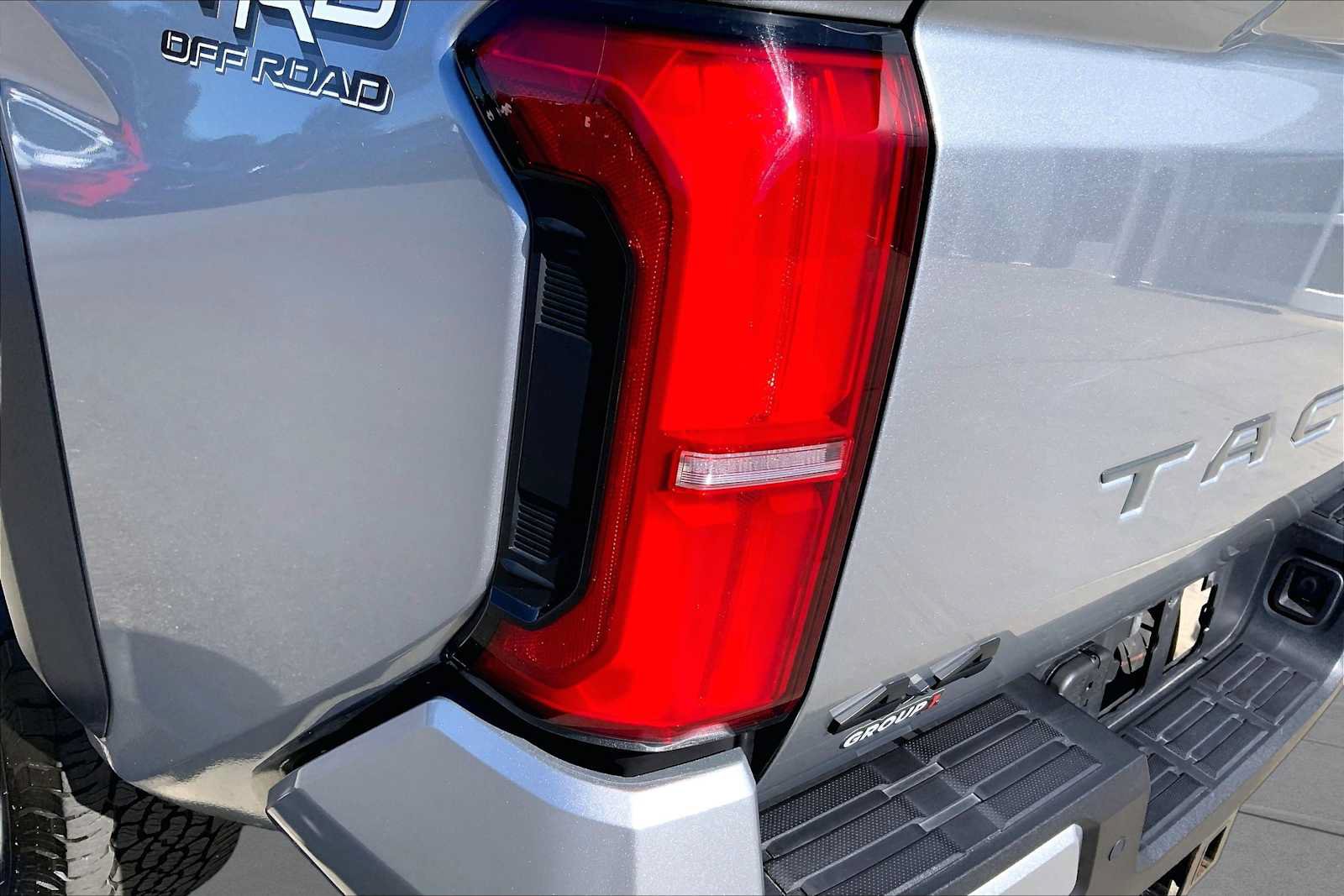 Used 2025 Toyota Tacoma TRD Off-Road w/ TRD Off Road Upgrade Package AWD/4WD image 27