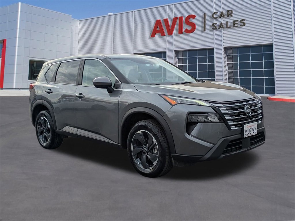 Used 2024 Nissan Rogue SV image 3