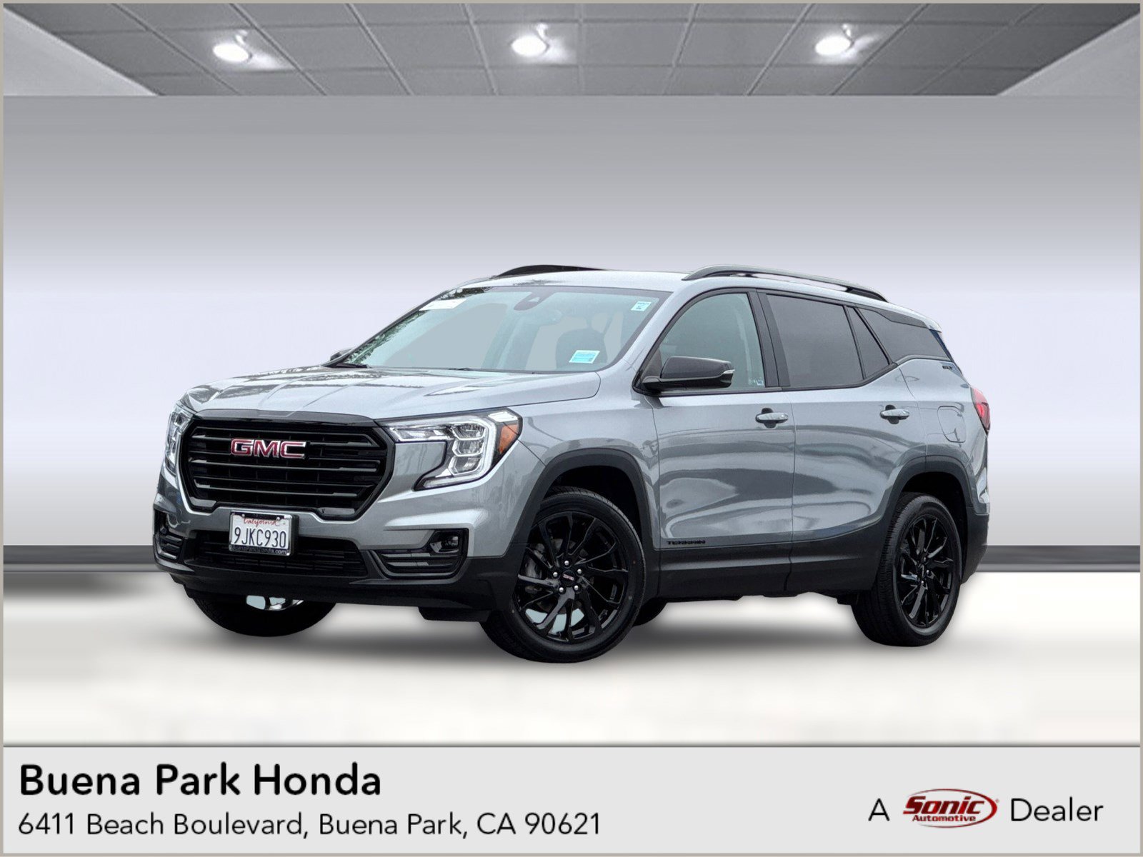 Used 2024 GMC Terrain SLT w/ Elevation Edition FWD image 1