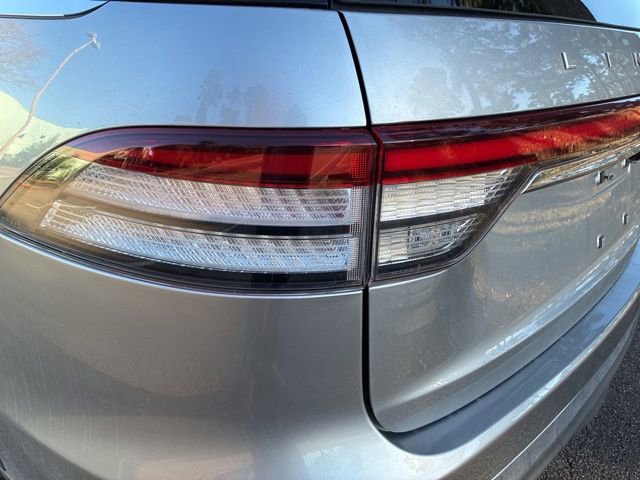 Certified 2022 Lincoln Aviator Reserve w/ Equipment Group 201A image 13