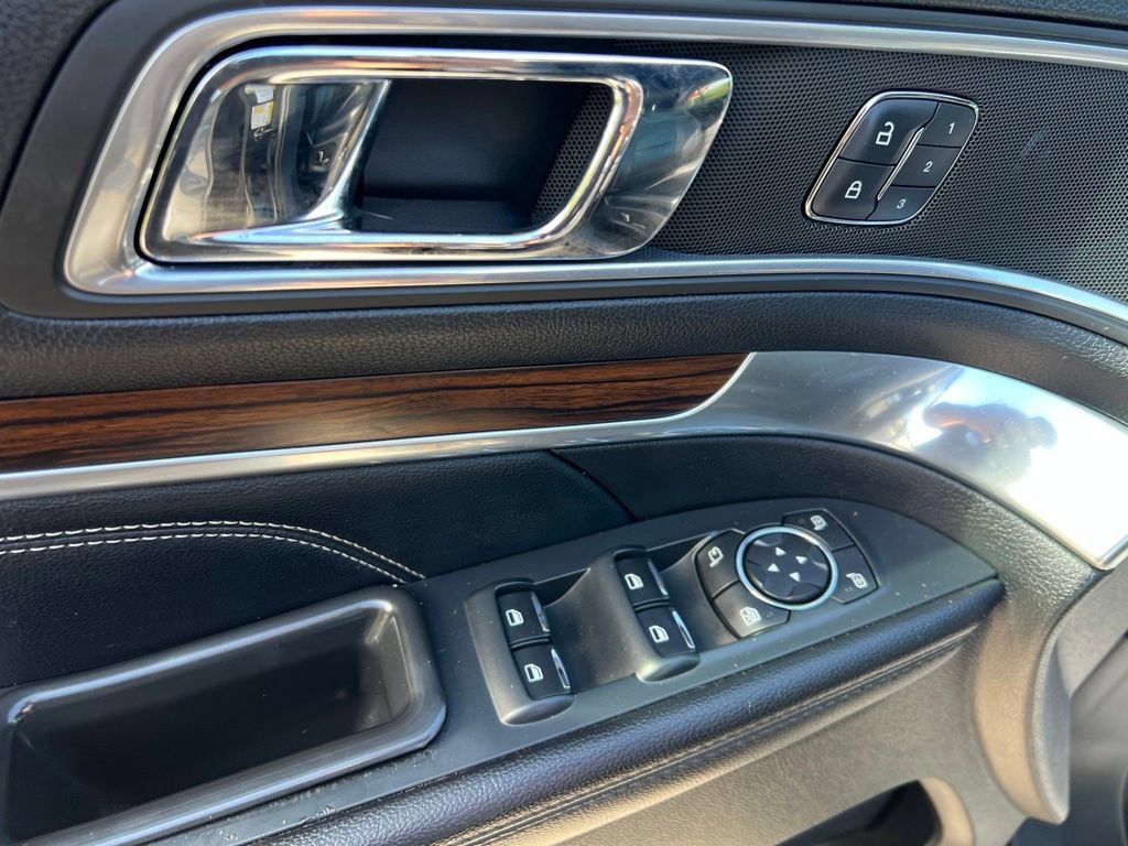 Used 2016 Ford Explorer Limited AWD/4WD image 29