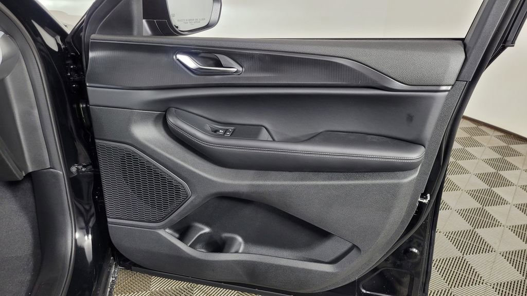 New 2025 Jeep Grand Cherokee Laredo w/ Luxury Tech Group I image 34