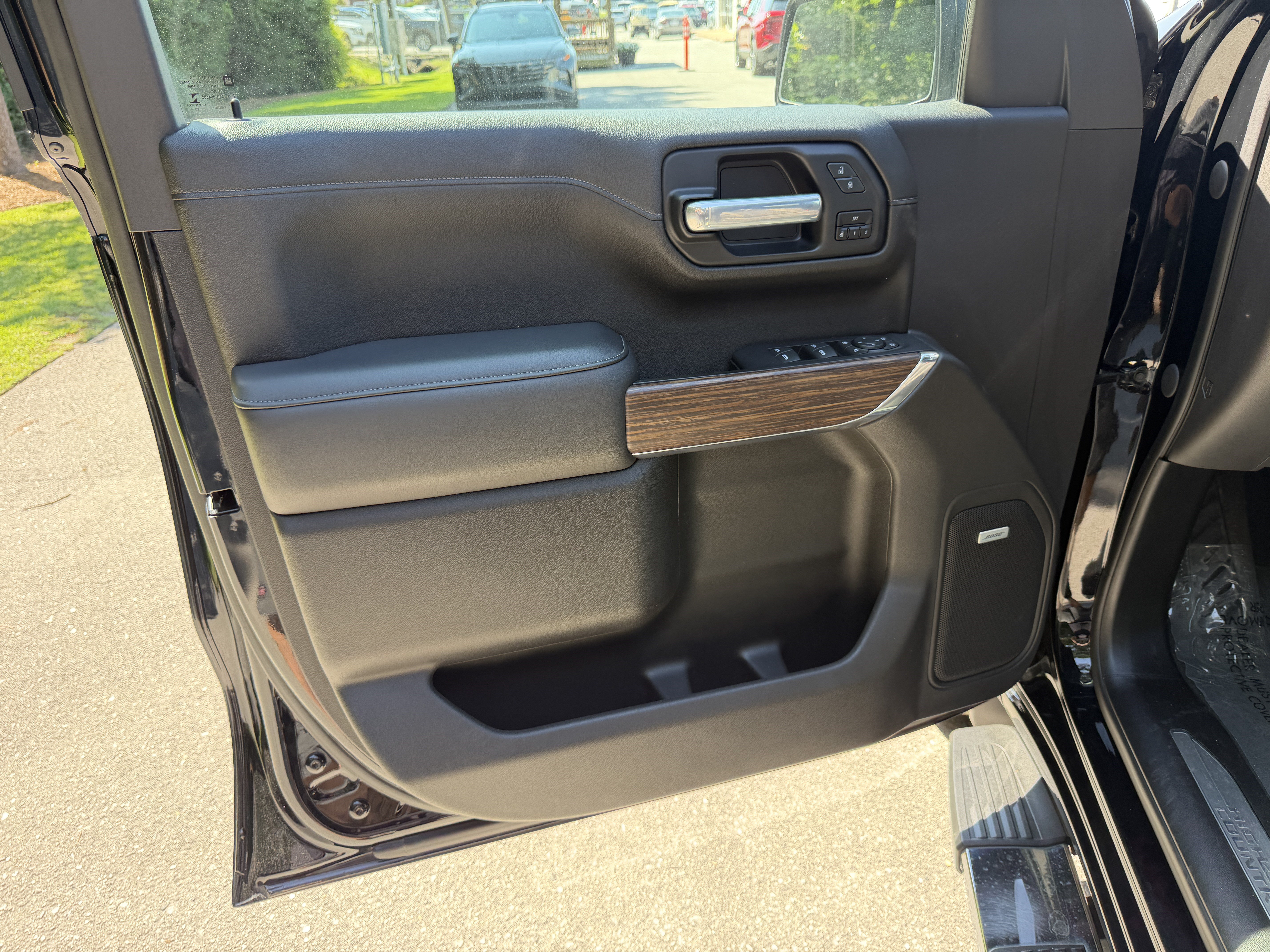 Used 2021 Chevrolet Silverado 1500 High Country w/ Technology Package AWD/4WD image 13