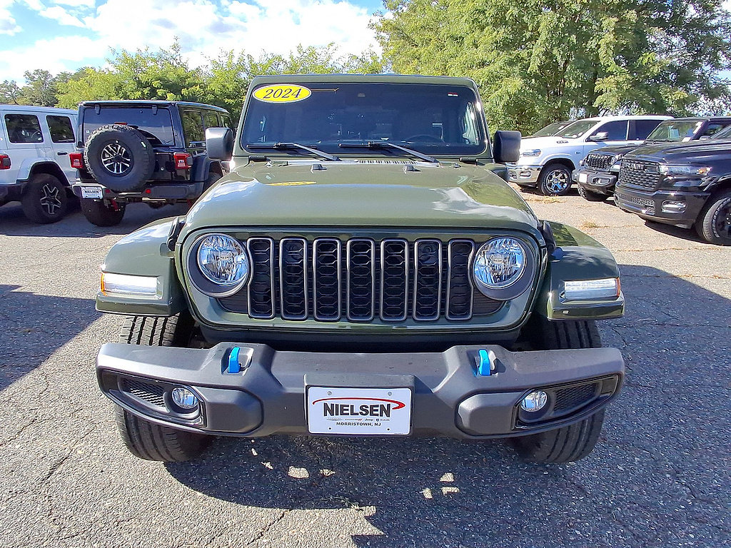 Used 2024 Jeep Wrangler Unlimited w/ Convenience Group AWD/4WD image 3
